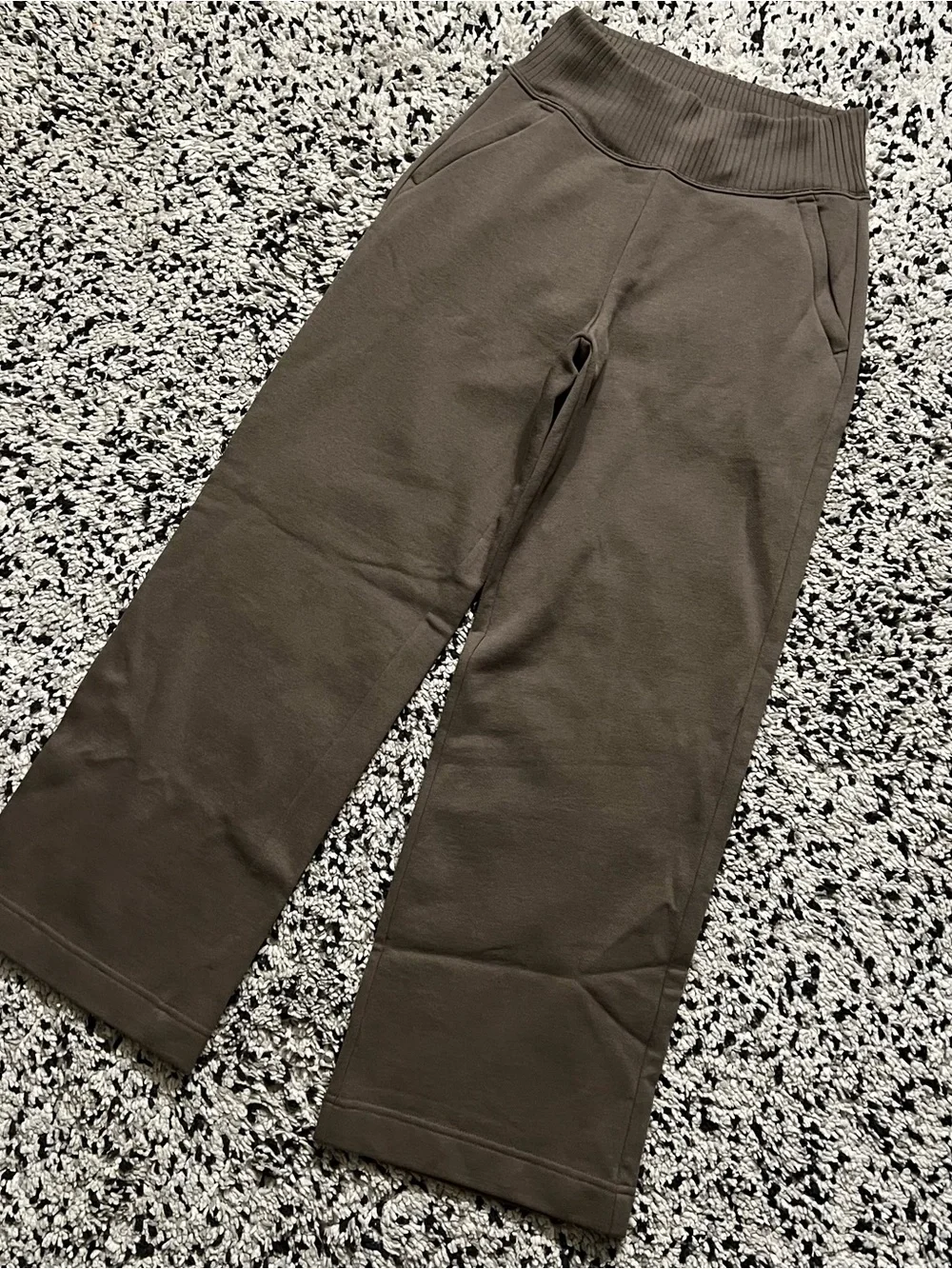 Alo Yoga Serenity Wide Leg Sweatpants Brown Cozy Comfortable Women’s Athleisure
